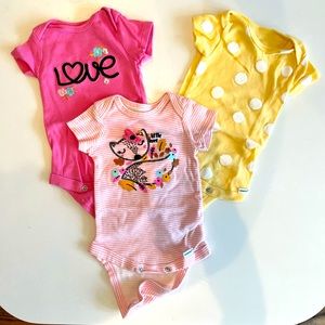 Gerber - Girls Onesie 3-pack - Size 0-3 months